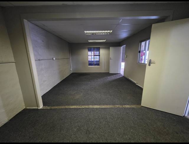 239M² WAREHOUSE TO LET IN CITY DEEP